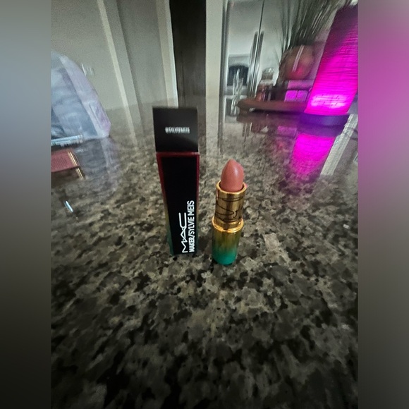 Mac lipstick - Picture 2 of 2